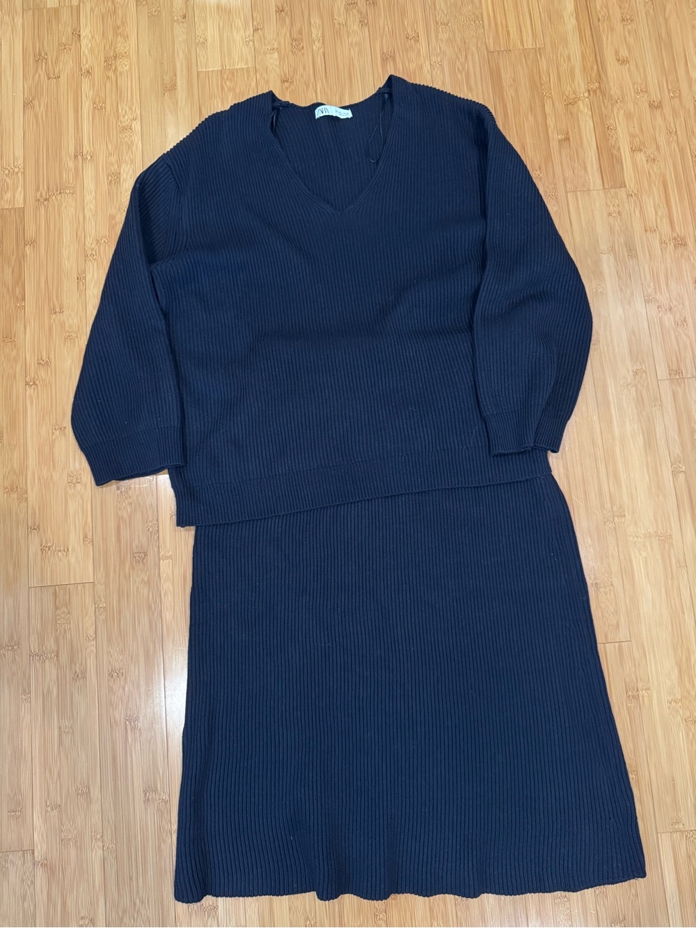SET - Zara Women's V-Neck Ribbed Sweater and Skirt Set in Dark Navy